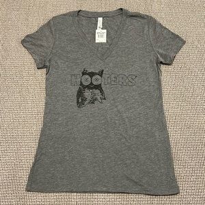 Official HOOTERS Tee T-shirt Large Gray